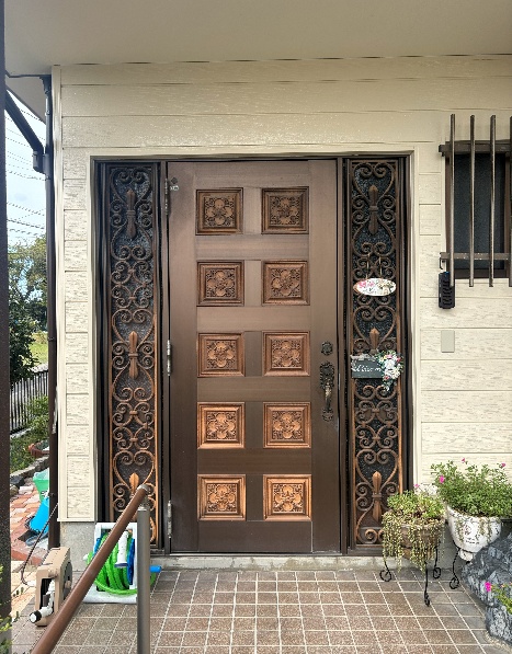 玄関扉デザイン一新 施工前